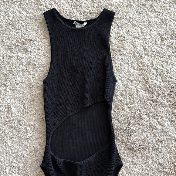 New Zara Ribbed Stretch Knit Cutout Front Bodysuit Black Size M/L - Picture 10 of 12